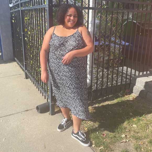 Adriana | Onslaught of Secondhand Joy - Picture 3 of 14